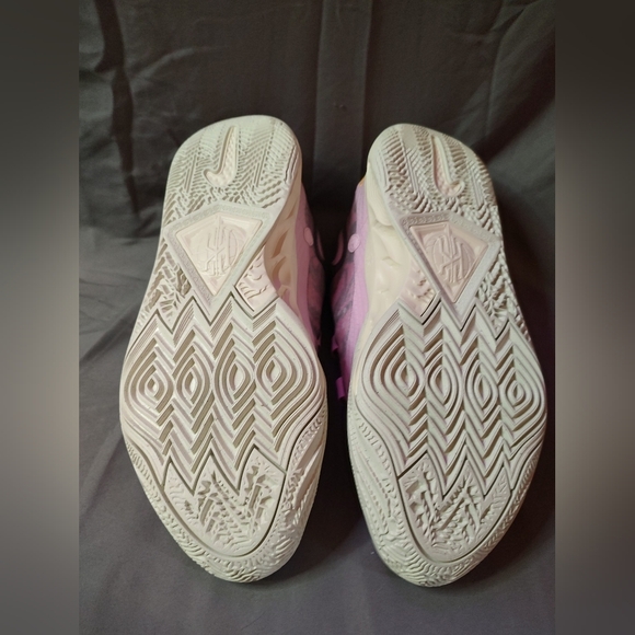 Nike Kyrie 8 ASW pink foam - Picture 4 of 5